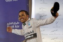 هاميلتون يضرب مجدداً ورايكونن يحرم مرسيدس من الثنائية