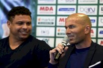 زيدان: سان جيرمان قادر على تسجيل 3 أهداف في كامب نو