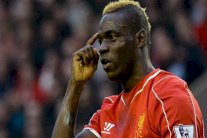 بالوتيلي هدفا لأكثر من 4 آلاف رسالة عنصرية هذا الموسم