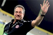 الأهلي الإماراتي يُزاحم الجزيرة والعين على 