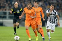 بنزيما قد يلحق بموقعتي يوفنتوس في نصف نهائي 