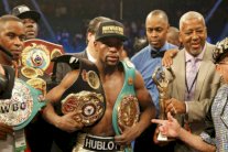 فوز مايويذر على باكياو بالنقاط في 