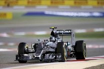 سائقا مرسيدس يحرزان المركز الأول في التجارب الحرة