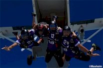 مشجعون يحتفلون بفوز العين الإماراتي بالدوري في السماء