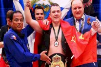 شودينوف يتوج ببطولة العالم للملاكمة للوزن فوق المتوسط