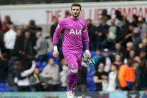 توتنهام يفتح باب الرحيل لحارسه لوريس واليونايتد يتأهب