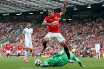 خلافاً للتوقعات... اليونايتد يخطط للإبقاء على فالكاو