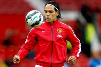 والدة فالكاو تؤكد رحيل ابنها عن مانشستر يونايتد