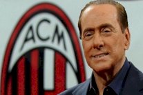 برلوسكوني يحسم الجدل مؤقتاً: ميلان ليس للبيع