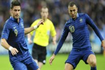 فينغر يفكر بضم بنزيما من أجل تكوين ثنائي هجومي فرنسي