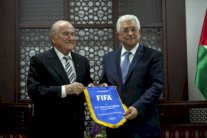 هزيمة بلاتر أمام قسوة الصراع الفلسطيني-الاسرائيلي