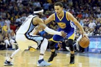 كاري يقود ووريرز إلى الفوز الأول على هيوستن