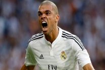 ريال مدريد يقترب من تمديد عقد مدافعه بيبي لعام إضافي