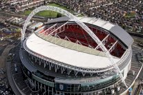 إخلاء محيط ملعب 