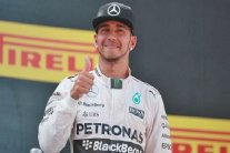 هاميلتون يمدد عقده مع مرسيدس حتى 2018