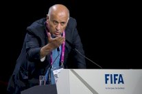 الرجوب يعلن سحب طلب تعليق عضوية إسرائيل في الفيفا