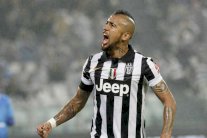 أرسنال يترقب مفاوضات اليوفي وفيدال حول تجديد العقد