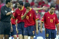 فضيحة الفيفا تدفع الإسبان لتذكر أخطاءً تحكيمية قاتلة