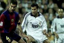 غضب جماهير برشلونة يجبر اليويفا على إقصاء لويس فيغو