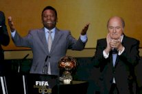 فضيحة الفيفا: بيليه يؤكد دعمه لبلاتر من كوبا