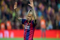 برشلونة يطالب ألفيس برد سريع على عرض التجديد 