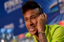 نيمار: أتمنى هز شباك بوفون