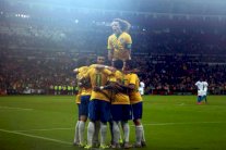 10 على 10 للبرازيل بإشراف دونغا