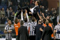 يوفنتوس يعتزم مكافأة آليغري بتجديد عقده لصيف عام 2017