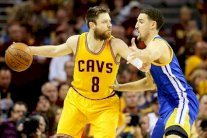 غولدن ستايت يدرك التعادل مجدداً مع كليفلاند كافالييرز