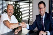 لويس إنريكي يجدد تعاقده مع برشلونة حتى صيف عام 2017