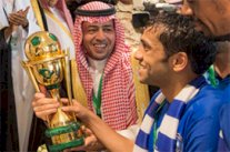 من هو معلم الكيمياء الذي أعاد الهلال لصنع الذهب؟ 