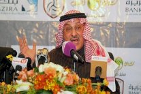 خالد بن سعد: تغريدات هزازي تدينه وأستطيع مقاضاته 