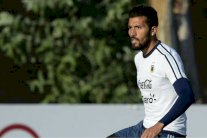 مدافع التانغو يثير اهتمام أرسنال وفينغر يطالب بجلبه