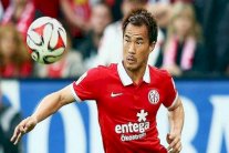 الياباني أوكازاكي من ماينتس إلى ليستر سيتي