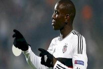 السنغالي ديمبا با إلى شنغهاي شينهوا لثلاثة أعوام