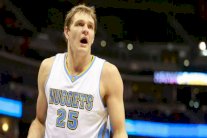 كليفلاند يحتفظ بالروسي موزغوف