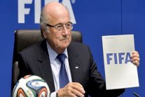 بلاتر لن يحضر نهائي مونديال السيدات