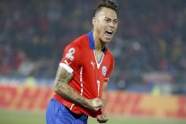 فينغر يريد تشيليا ثانيا لمرافقة سانشيز في هجوم أرسنال