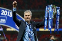 تشلسي يمدد عقد مدربه مورينيو لأربع سنوات