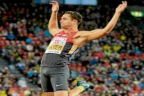 الإصابة تجبر الألماني باير على الانسحاب