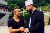 شاكيري يبرر صورته مع إمام مسجد في كوسوفو