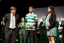 سبورتينغ لشبونة يضم شابا إندونيسياً نجا من تسونامي