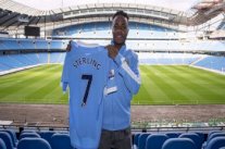 كيف يمكن مقارنة سترلينغ مع ميسي ورونالدو وروني؟!