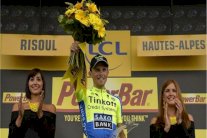 مايكا بطل المرحلة 11 وفروم يحتفظ بالقميص الأصفر