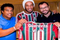 رونالدينيو يوقع مع فلوميننزي البرازيلي