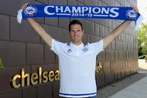 تشلسي يؤكد تعاقده مع البوسني اسمير بيغوفيتش