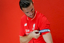 هندرسون يحمل شارة قائد ليفربول خلفاً لجيرارد