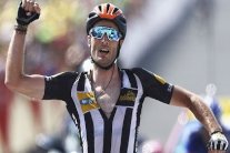 كامينغز بطل المرحلة 14 وفروم دائماً في الصدارة