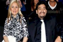 مارادونا يتهم زوجته السابقة بسرقة 6 ملايين دولار