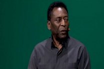 بيليه يخضع لعملية جراحية في العمود الفقري